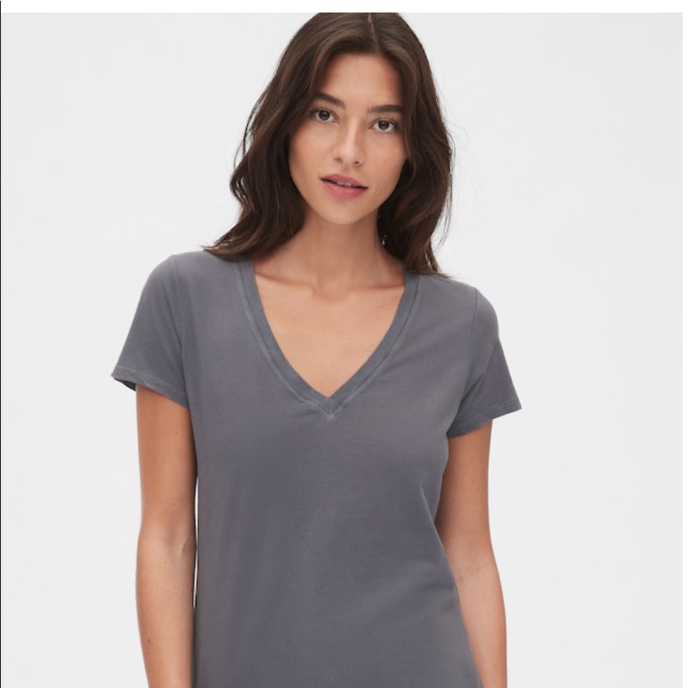 Bundle of 5 Gap vintage wash v neck t shirts M 🥰